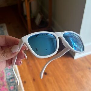goodr white sunglasses / never been worn - unisex